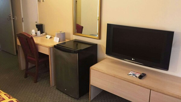 1 Full Bed Non Smoking Photo 4